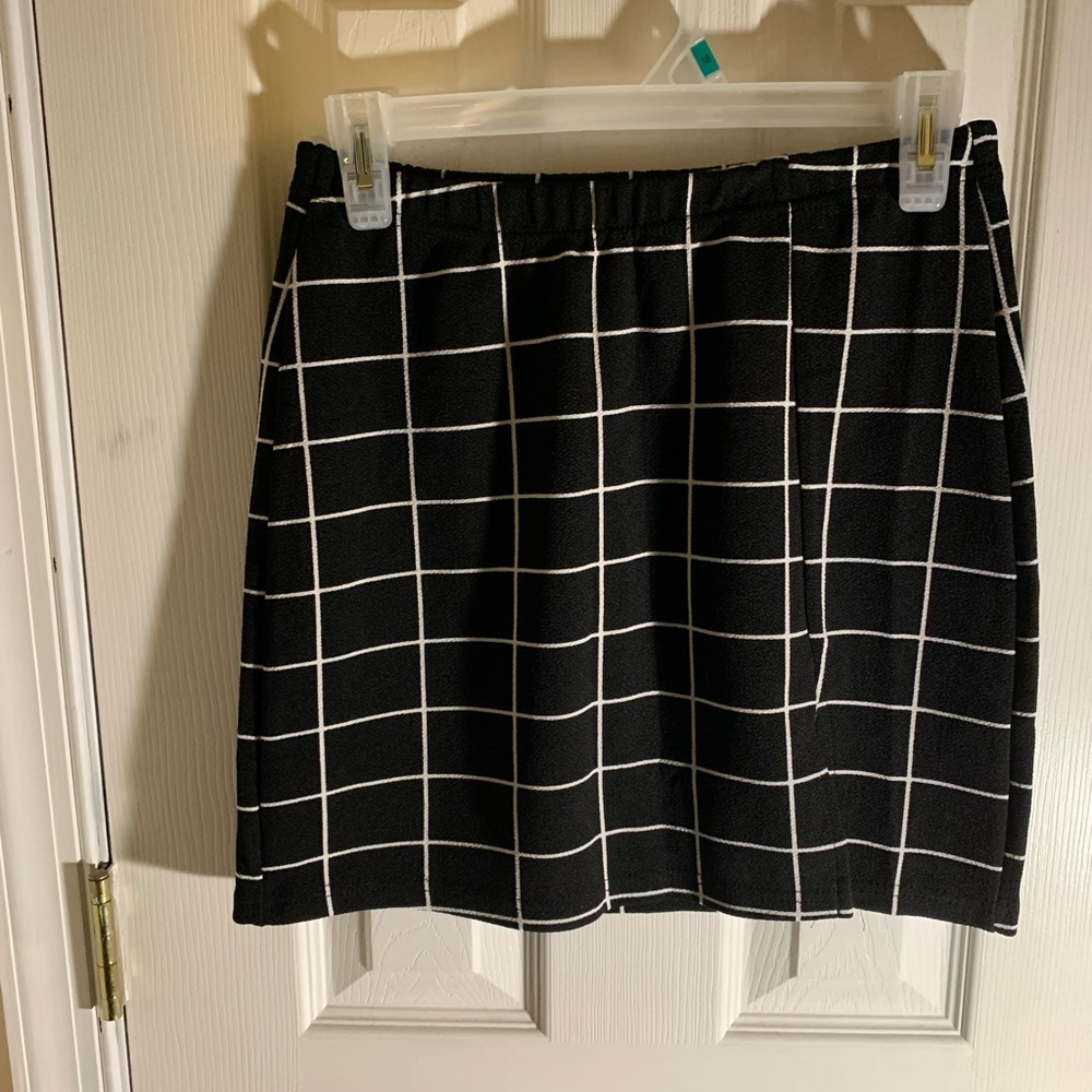 Black and white plaid skirt
